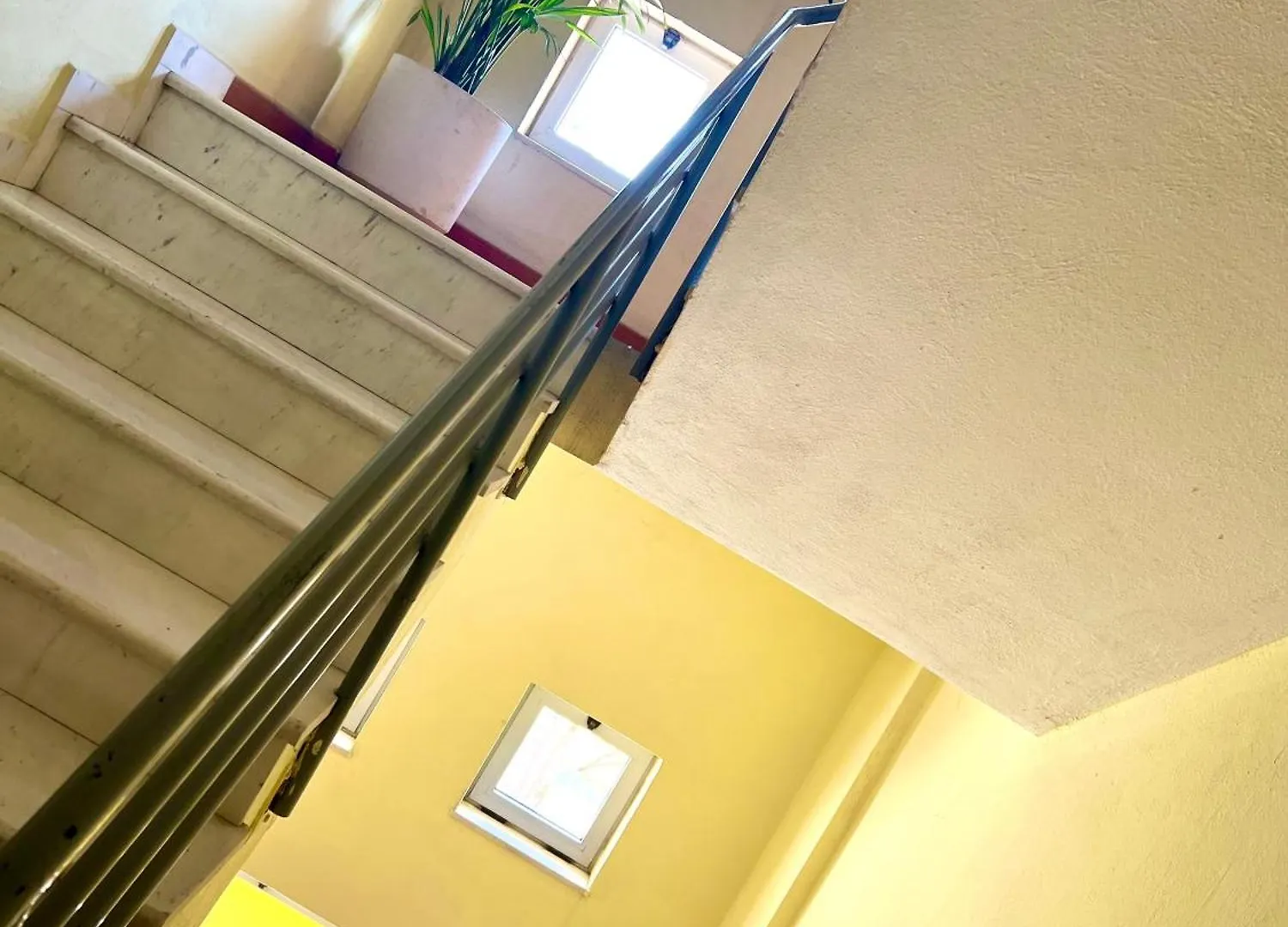 Elda Yellow Palace, Pazari I Ri Apartments 티라나