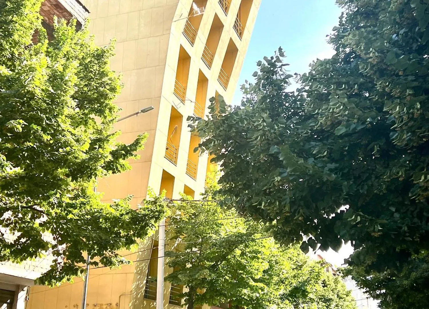 Elda Yellow Palace, Pazari I Ri Apartments 티라나